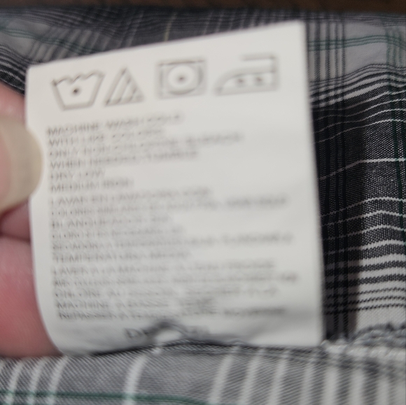 Wrangler Retro size medium short sleeve button down with black snaps. - Picture 6 of 9